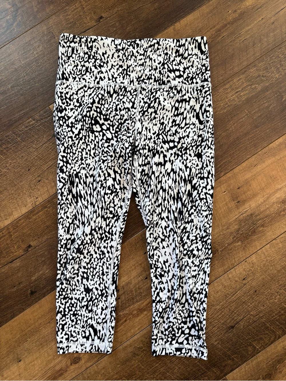Athleta Elation Capri Womens Black and White High Waist Yoga Athleisure
